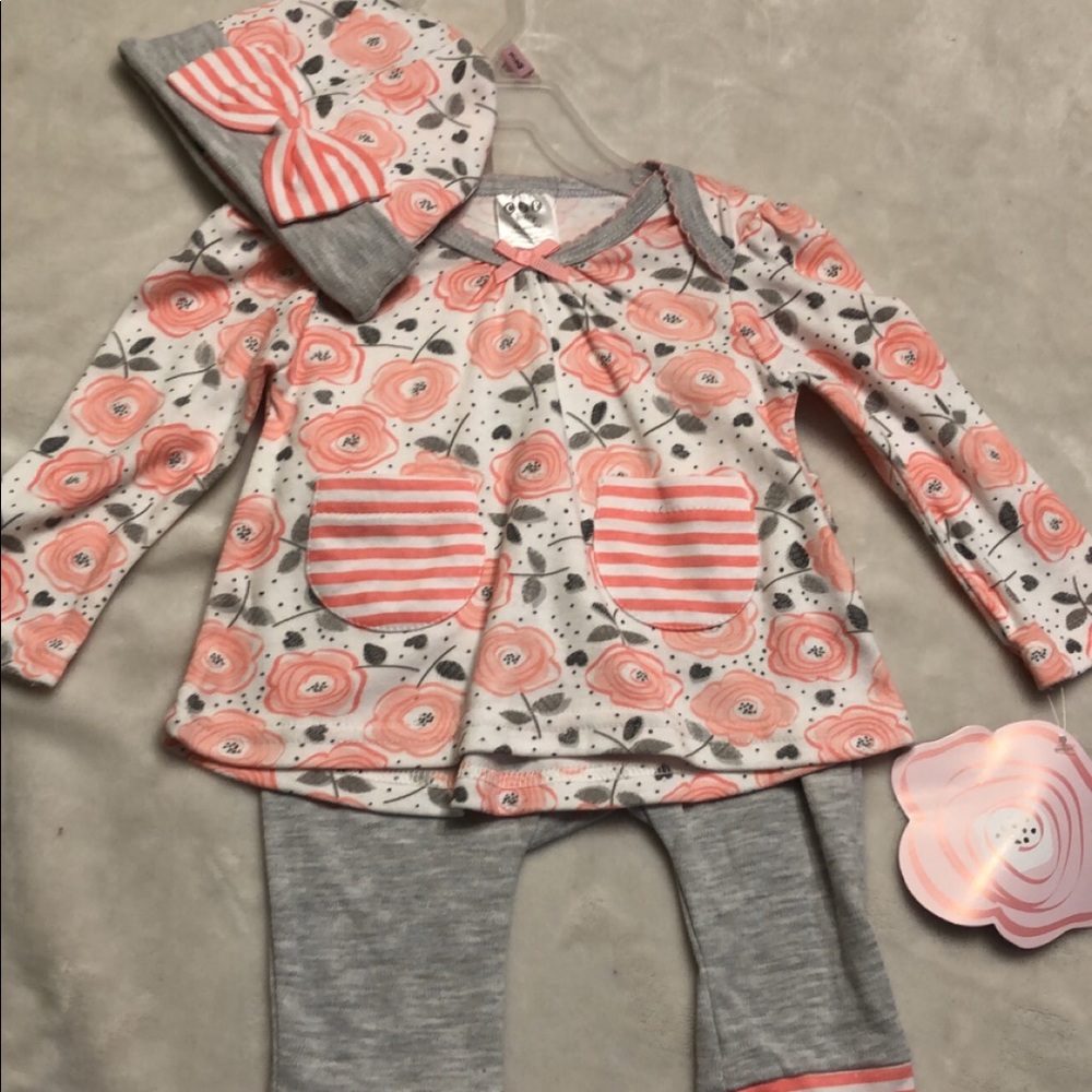3/6 months . 3 piece set . New with tags